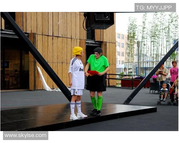 足球明星与孩子的互动视频引发热议背后的真实故事与反思