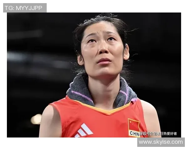 足球明星朱婷的魅力写真展现运动与优雅的完美结合